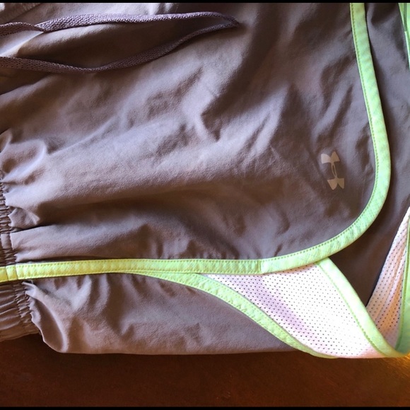 Under Armour athletic running gym shorts - Picture 2 of 5